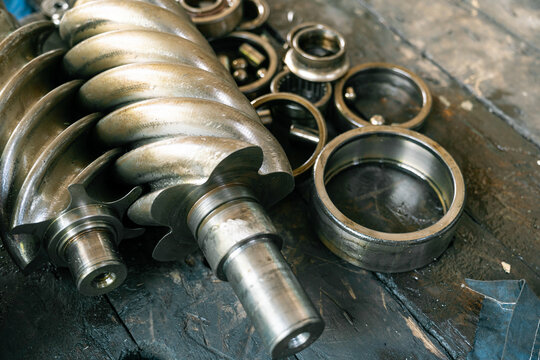 Old bearing and screw compressor that has been in operation for a very long time.
