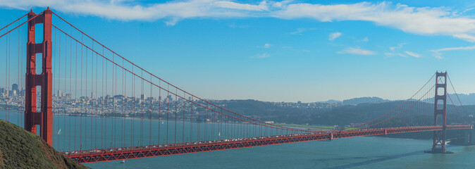 Obraz premium golden gate bridge panorama in a sunny day