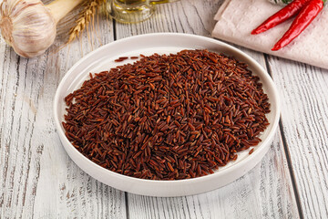 Red raw dry rice gor cooking