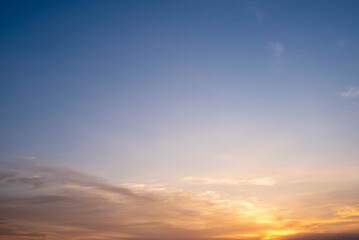 Obraz premium Panoramic view of sunset golden and blue sky nature background. Colorful dramatic sky with cloud at sunset.Sky background.Sky with clouds at sunset.