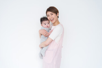 保育士と赤ちゃん