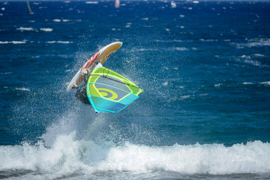 windsurfing and kitesurfing in the atlantic ocean
