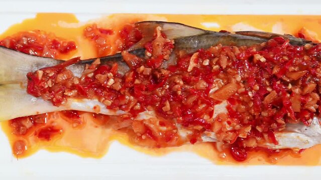 Chop bell pepper fish, Steamed fourfinger threadfin fish with chilli pepper 