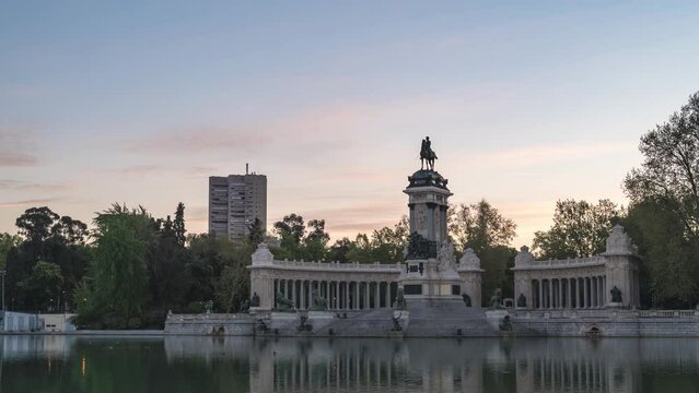 Madrid Spain time lapse sunrise at El Retiro Park