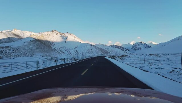 A car travels from the G314 Karakoram Highway to Khunjerab Gate on Pamir Plateau, Kashgar Prefecture, Xinjiang, China