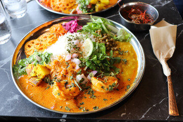 レストランのカレーライス、野菜肉たっぷり