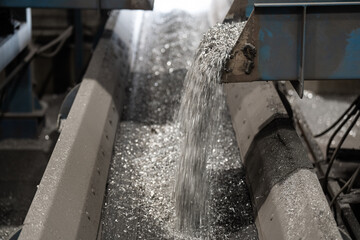 conveyor belt - aluminum particles - detail of an important raw material