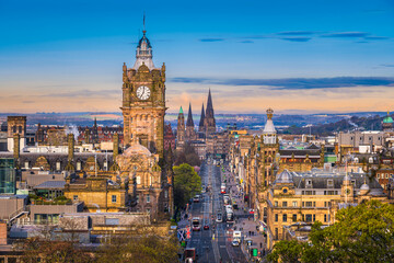 Fototapeta premium Beautiful view of the city of Edinburgh, Scotland