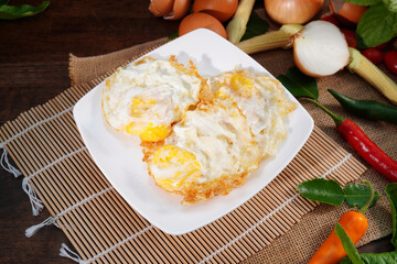 Fried eggs, crispy fried Thai food