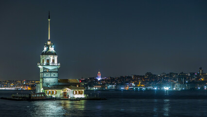 Obraz premium The Maiden's Tower timelapse at night on the Bosphorus in Istanbul, Turkey.