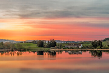 Fototapeta premium Coucher de soleil sur le lac de Grande-Rivière