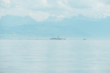 bateau de croisière sur le lac Léman