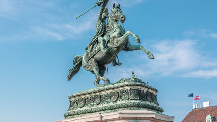 Obraz premium Statue rider Erzherzog Karl on horseback with flag in hand timelapse. Heldenplatz. Vienna