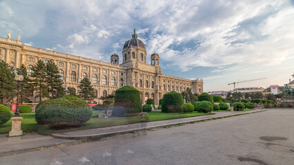 Obraz premium Beautiful view of famous Naturhistorisches Museum with park and sculpture timelapse hyperlapse in Vienna, Austria