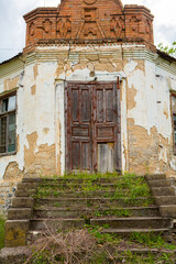Fototapeta na wymiar abandoned rural house in the Republic of Moldova, village life in Eastern Europe