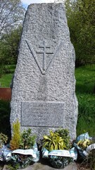Stèle commémorative de la résistance de la deuxième guerre mondiale 40-44 Croix de Lorraine...