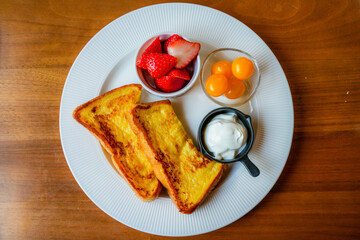 フレンチトーストの朝食