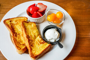フレンチトーストの朝食