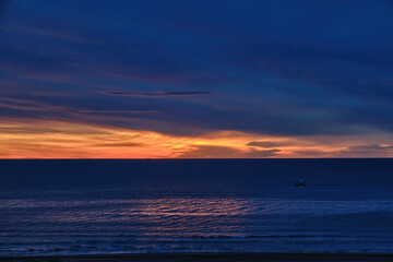 Obraz premium Sunset over the sea. The sea at night. Selective focus
