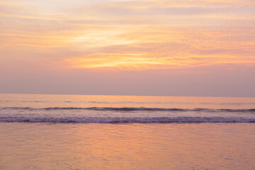 Fototapeta na wymiar Beautiful peach sunset over the ocean