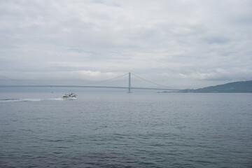 海と空と明石海峡大橋
