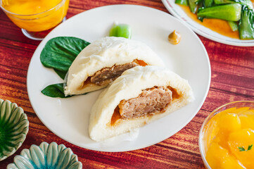 具だくさんの肉まん