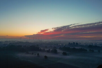 Wunderschöner Sonnenaufgang in der Gemeinde Hude, Luftbild mit Bodennebel