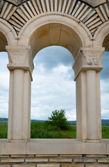 Obraz premium Landscape trough the arches of fortress