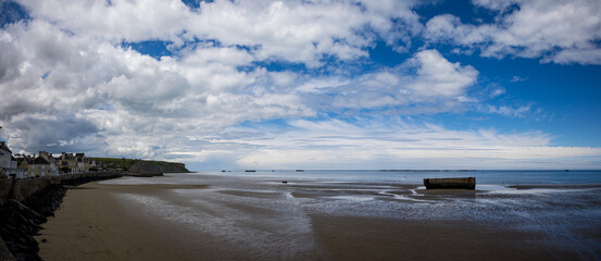 Panorama des Vestiges du Port artificiel d'Arromanches utilisé pour le débarquement de Normandie