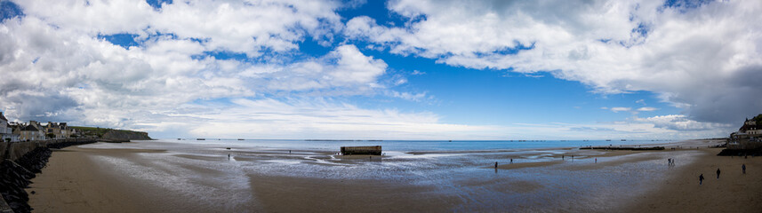 Panorama des Vestiges du Port artificiel d'Arromanches utilisé pour le débarquement de Normandie