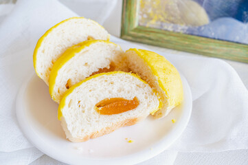 カットしたレモンパン