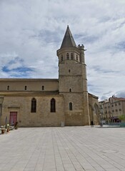 Obraz premium Béziers, May 2024: Visit the magnificent city of Béziers in Occitanie. Street photos - View of the colorful houses
