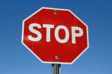 Obraz premium Eye-catching Stop Sign Standing Alone on a Clear Background