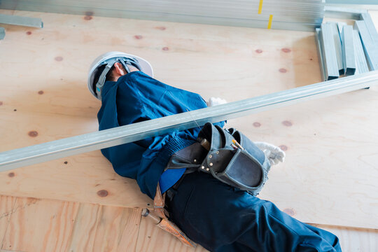 「転落」の写真素材 1,166件の無料イラスト画像 Adobe Stock