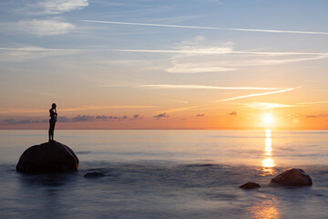 the fascination of the morning by the sea