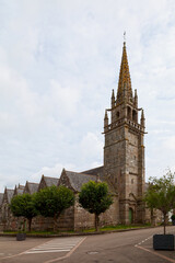 Obraz premium The Saint-Pierre church in Pleyber-Christ