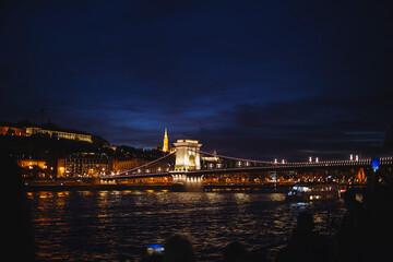 Obraz premium Night skyline in the Danube river with the chain bridge and Parliament building in Budapest, Hungary