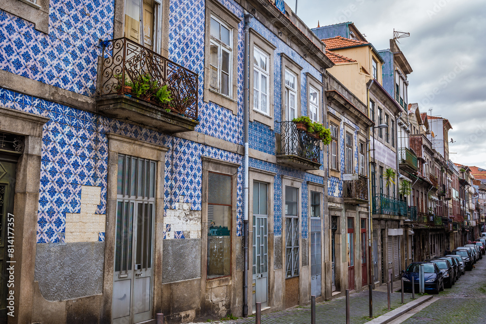 Sticker Residential buildings with Azulejo tiled facades on Rua do Sol street in Porto, Portugal