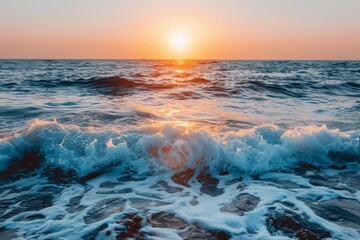 Naklejka premium Sun Setting Over Ocean Waves