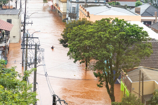 Flood in southern Brazil leaves the city of Igrejinha flooded and residents are rescued