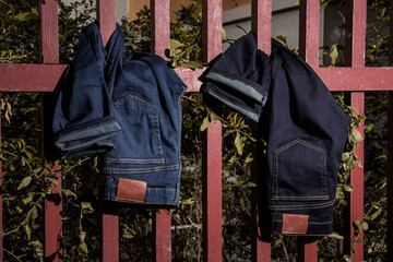 jeans de ropa urbana de hombre en calle