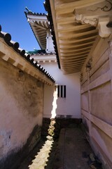 和歌山城の外壁と差し込む光