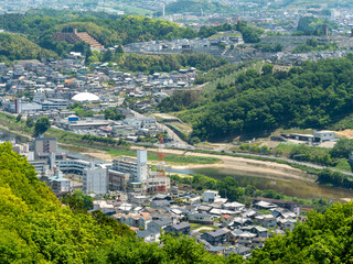 柏原市の山から眺める奈良県を流れる大和川沿いの街並み