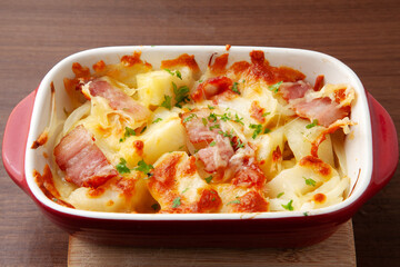 馬鈴薯とベーコンのチーズ焼き