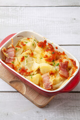 馬鈴薯とベーコンのチーズ焼き