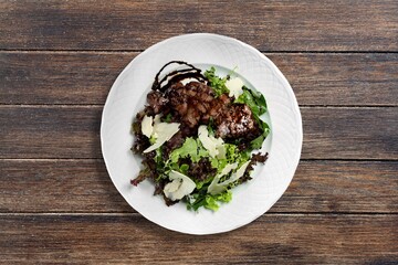 Grilled beef steak with fresh vegetables