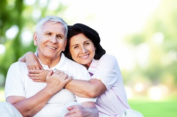 Naklejka premium Happy active old senior couple hugging in park