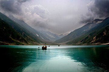 Lake Saif-ul-Maluk,  Lake and mountains