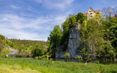 Fototapeta premium Schloss Gutenstein an der Oberen Donau im Landkreis Sigmaringen