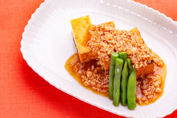 生揚げの鶏そぼろ餡掛け